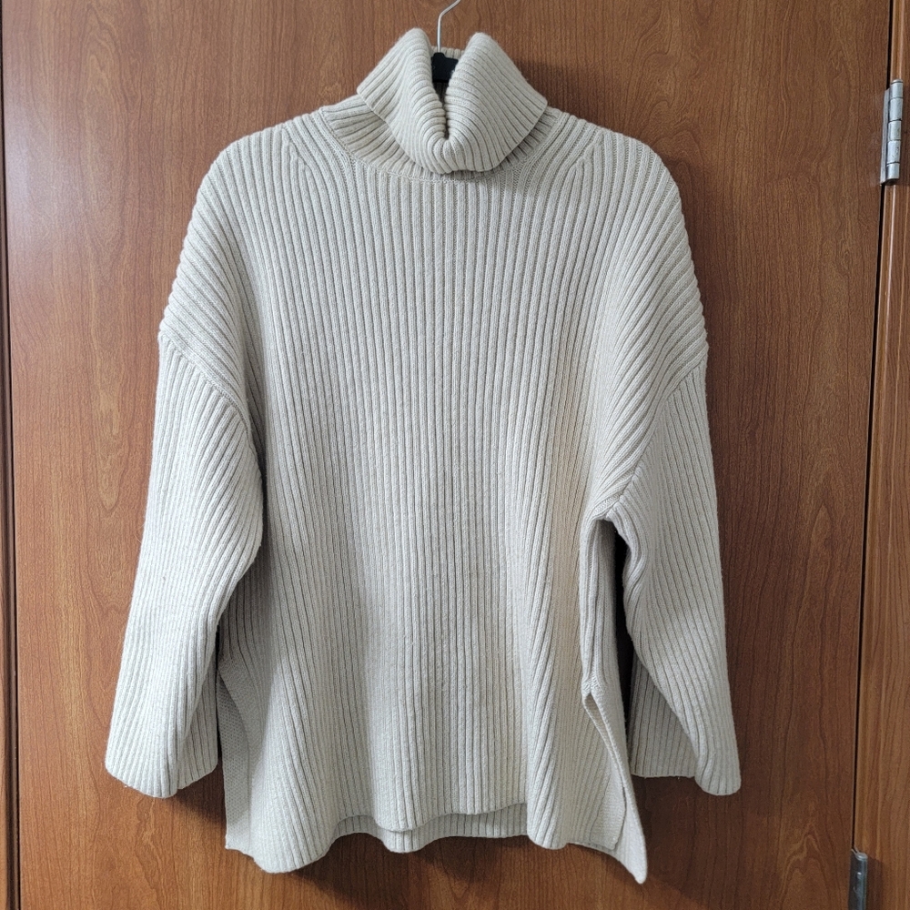H&M Cream Heavyweight Turtleneck Sweater Size Large